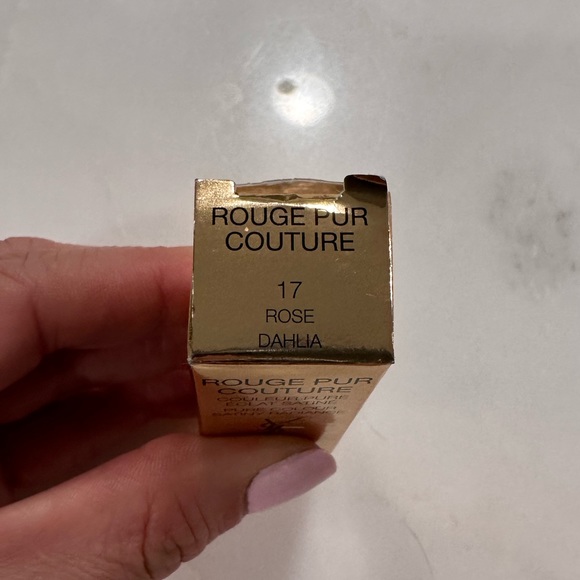 Yves Saint Laurent lipstick in Rose Dahlia - Picture 3 of 5